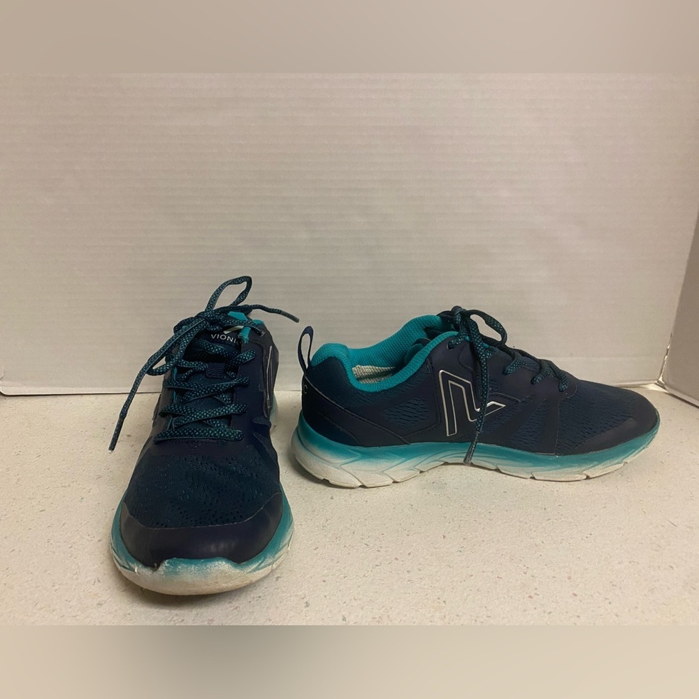 Vionic Navy and Teal Brisk Miles Sneakers 7.5